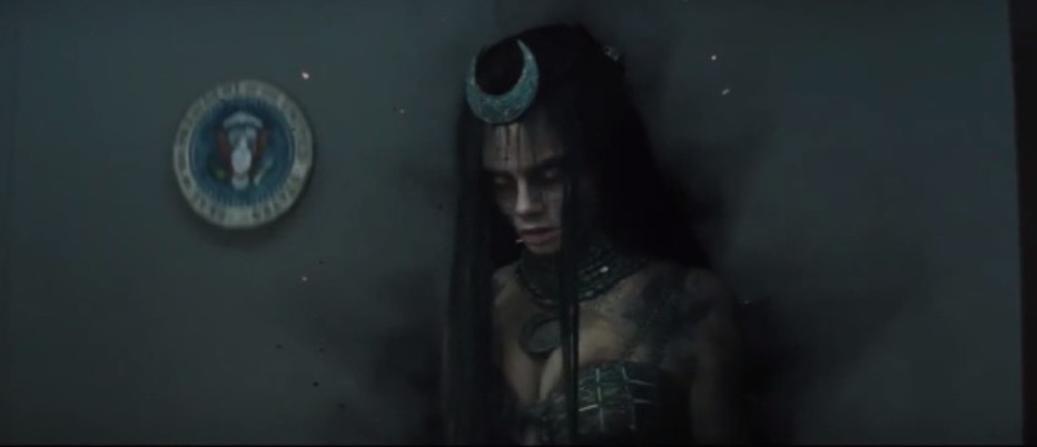 甜!英国贵族超模爱上美国女演员,机场热吻,狂撒狗粮