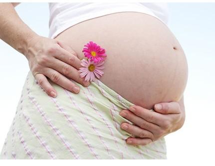 孕妇侧睡压到肚子有事吗,孕妇侧睡宝宝动得厉害怎么回事