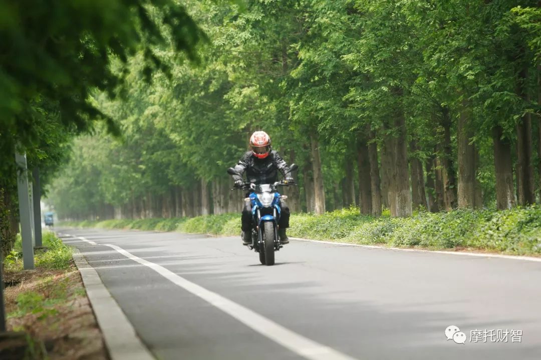 铃木155街车极客飒优缺点,铃木极客飒155nk和dl250加速