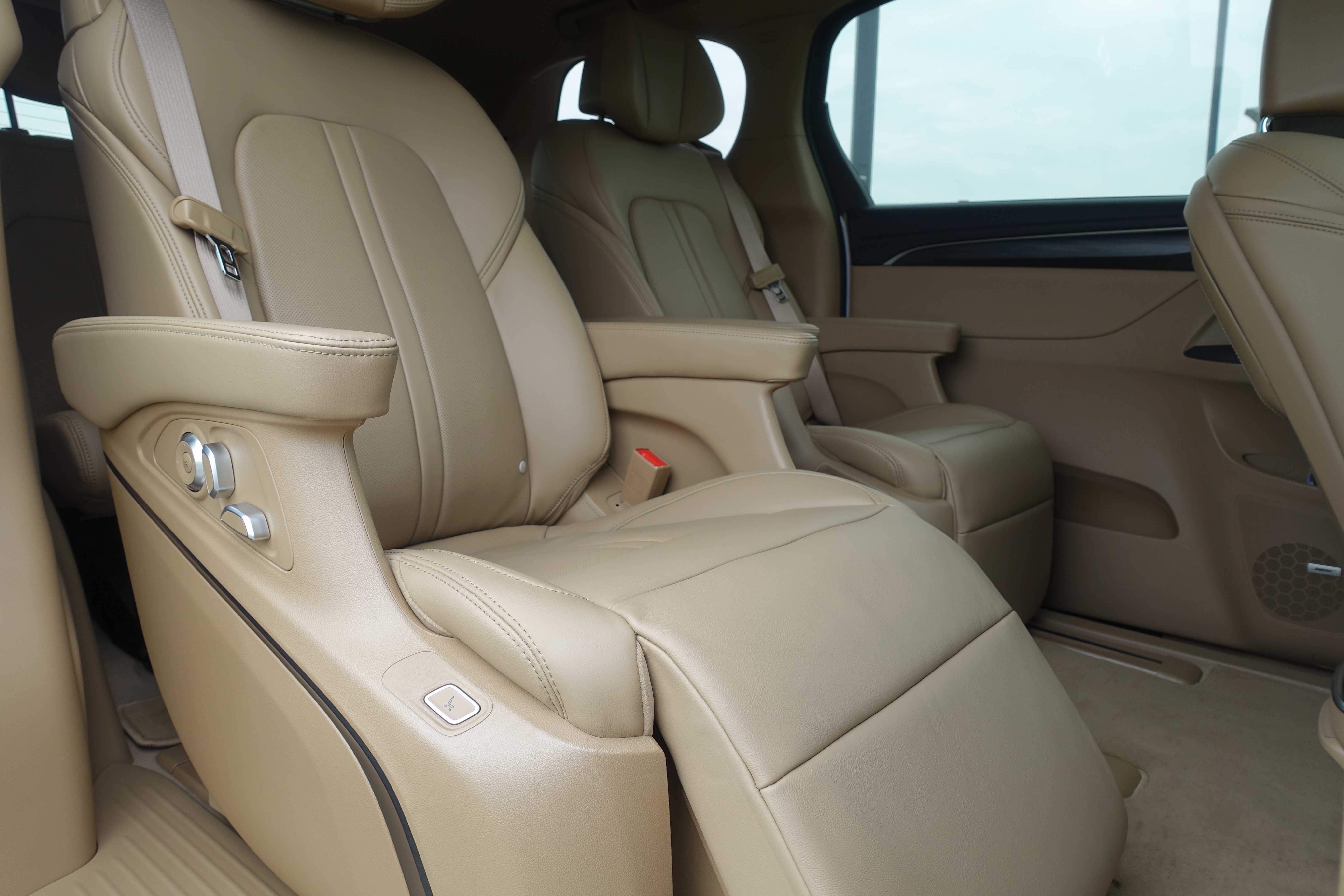 别克gl82022款es陆尊改装,别克gl8es陆尊653t豪华版