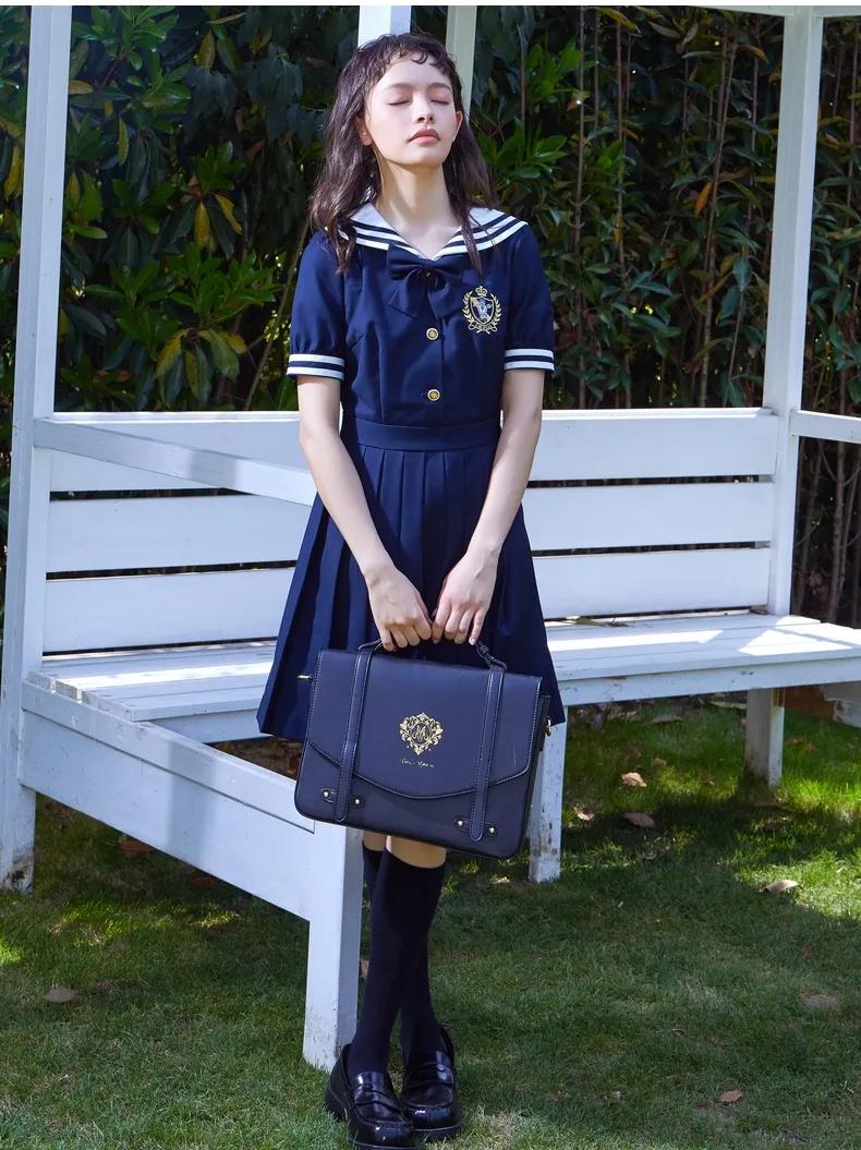 超减龄穿搭法则被杨超越狠狠拿捏,杨超越水手服穿搭