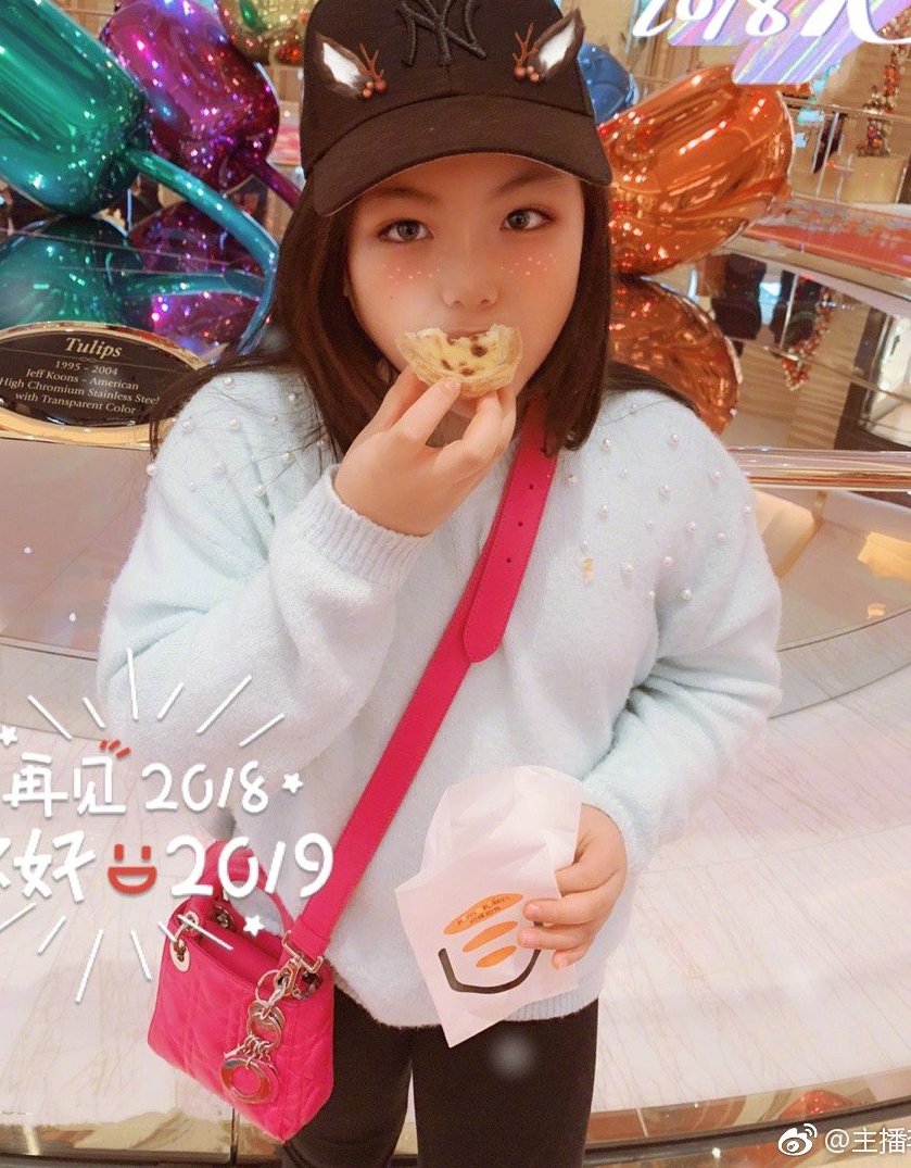 王诗龄戴的珠宝,王诗龄戴卡地亚手镯多少钱