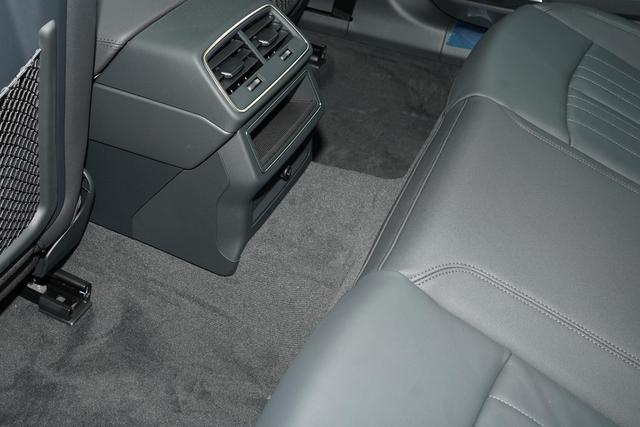 奥迪a7翠绿,上一代奥迪a7街拍