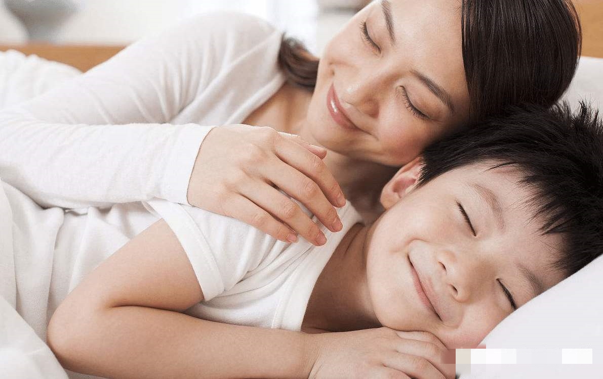 怎样正确引导孩子分床睡,孩子不愿意分床分房睡怎么解决