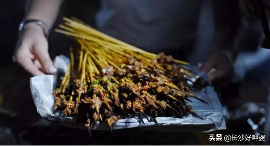 无名烧烤摊，佛系做生意，食客等老板——隐秘角落的美食11