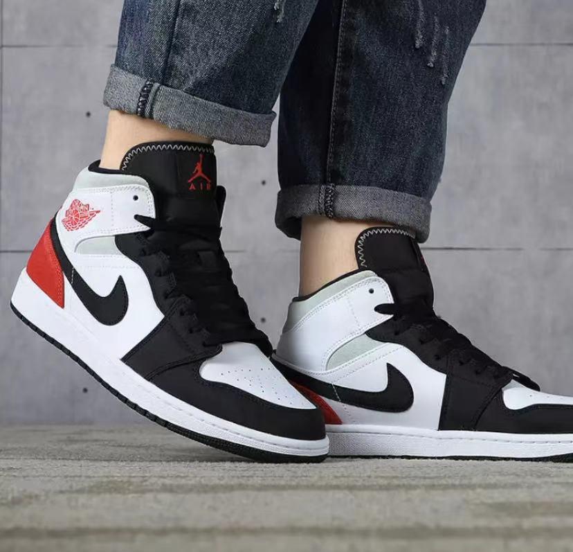 穿上球鞋比泫雅还顶？韩国又一女鞋头崛起，网友称她“性感*弹炸**”