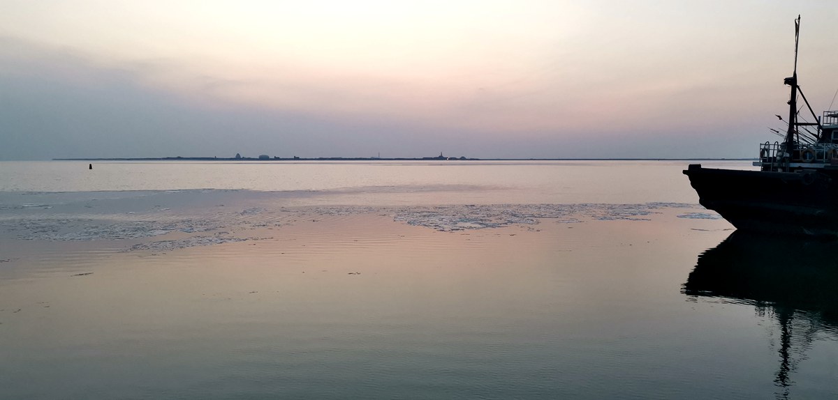 摄影：静静的渤海湾（捞鱼尖村渔船码头）