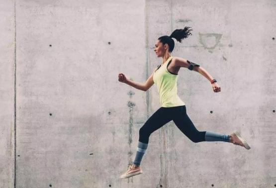 练习瑜伽时身体发抖怎么回事,练瑜伽时身体一直抖动该如何克服