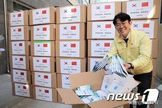 致敬大连最美守护者,大连致敬抗疫英雄图片