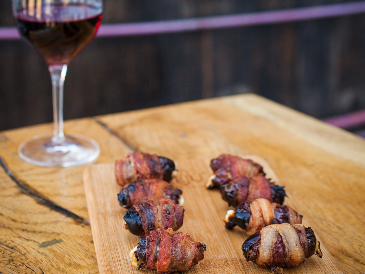 葡萄酒和什么吃了容易醉,葡萄酒和啤酒一起喝的危害