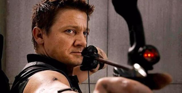 鹰眼跪下向钢铁侠致敬,鹰眼需要给钢铁侠道歉吗