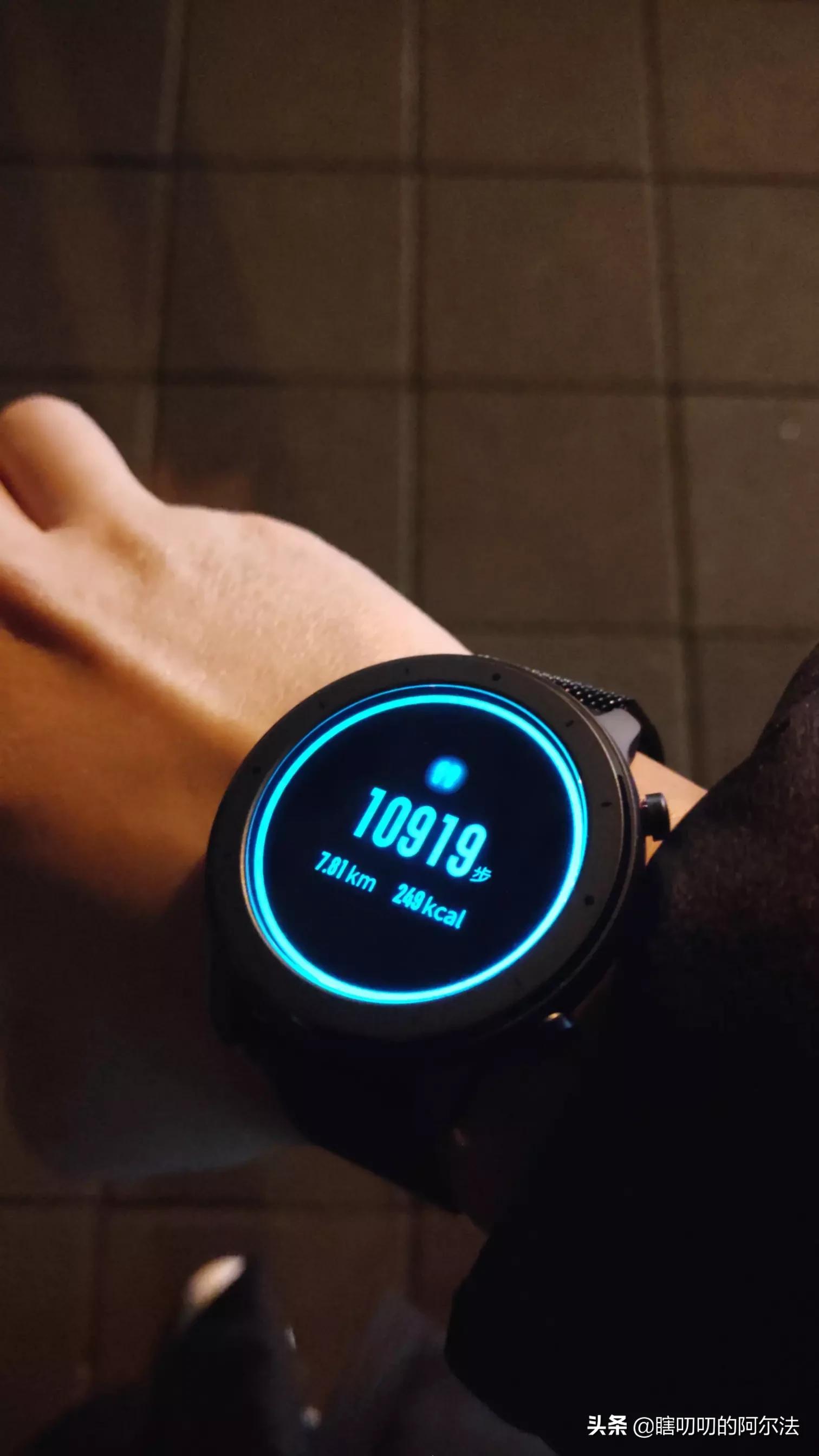 applewatch能和哪款手表相媲美,有了智能手表还要买智能手环