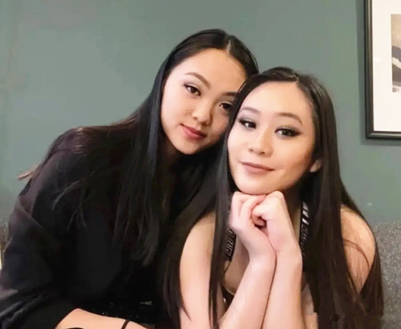 足球宝贝雨中秀身材，颜值气质双在线，被错认成李连杰大女儿，