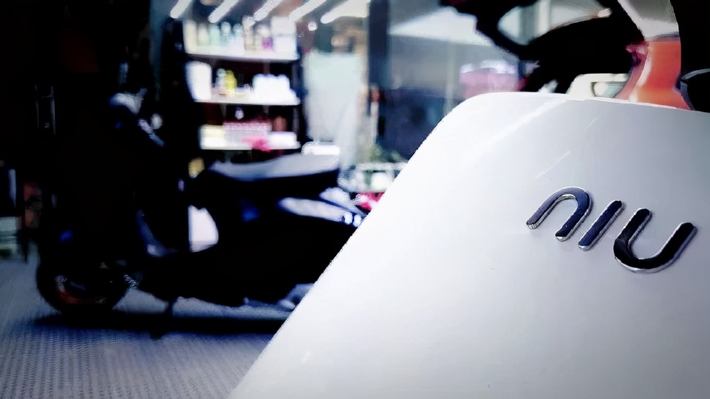 小牛在牛的哪一侧,小牛距离不准