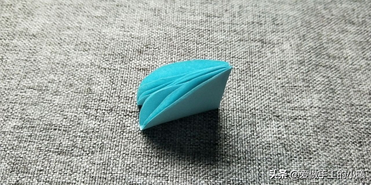 用简单的方法折一把小雨伞,小雨伞怎么折又简单又漂亮