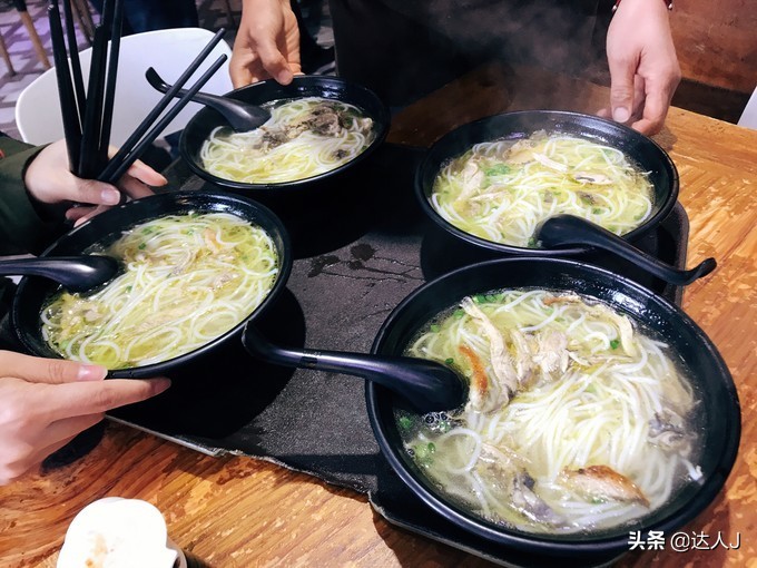 丽江的高颜值客栈逆天了，住一圈连回家的路费都省了！文末有福利