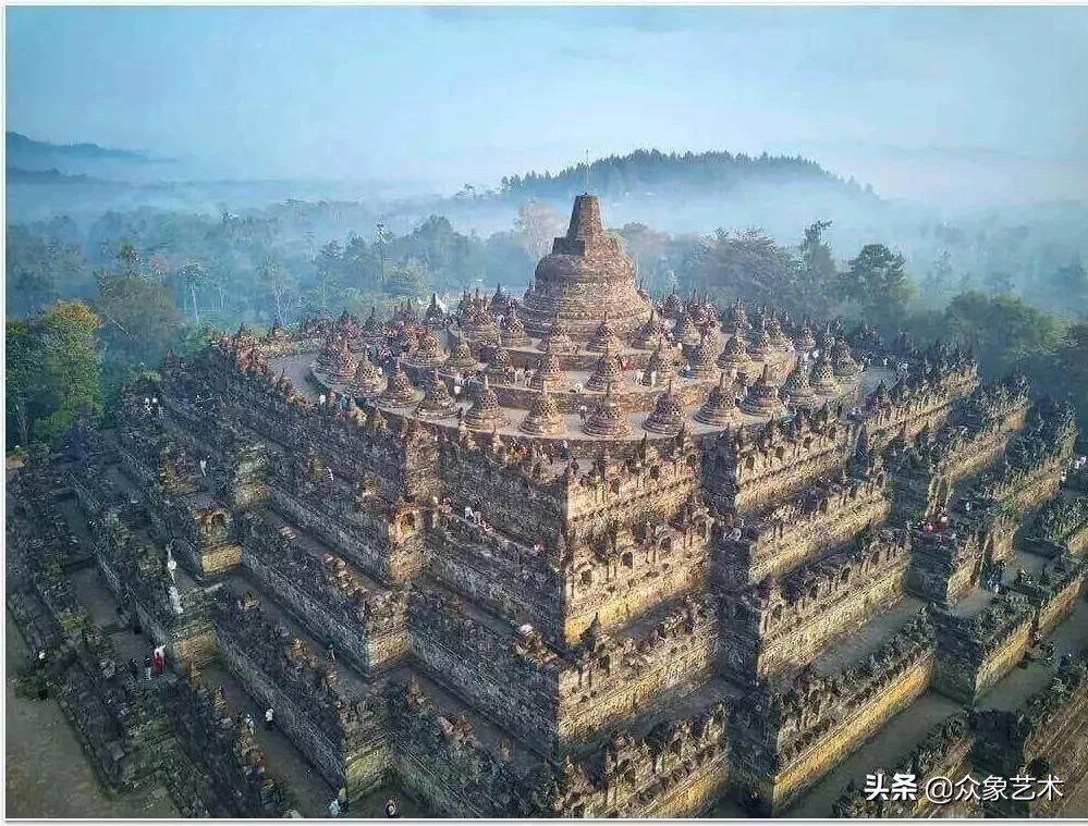 世界最大的佛寺在哪里,婆罗浮屠塔附近寺庙