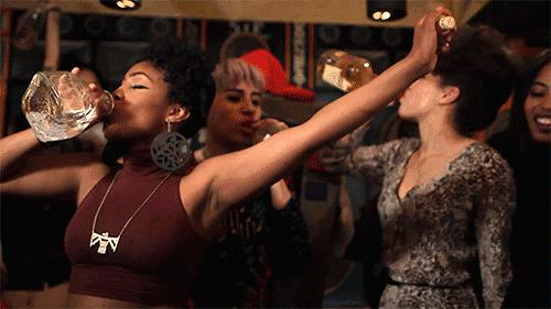 中年女人聚餐,50岁女人必须去的三种饭局