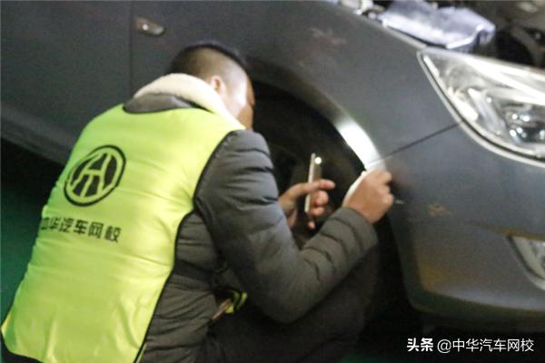 月薪三千和月薪3万的工种区别,汽修工月薪两万