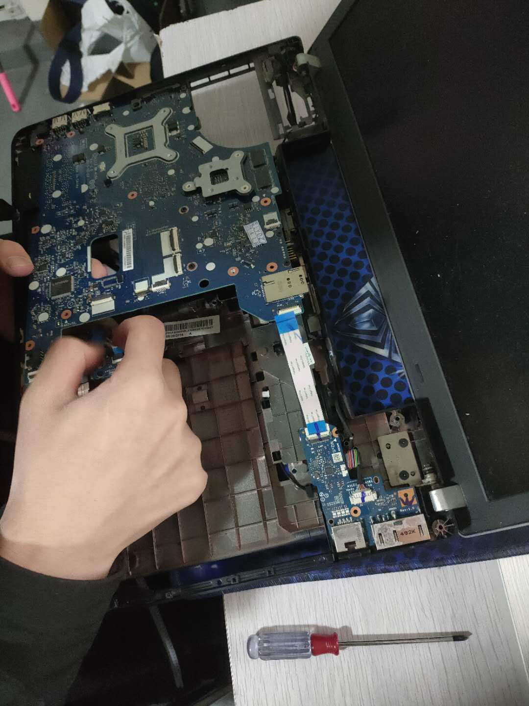 电脑开不了机拿去修说要换主板,电脑开不了机修电脑说是主板坏了