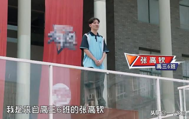 少年说：男孩沉迷网络游戏，与老师网吧solo，居然被“虐”成学霸