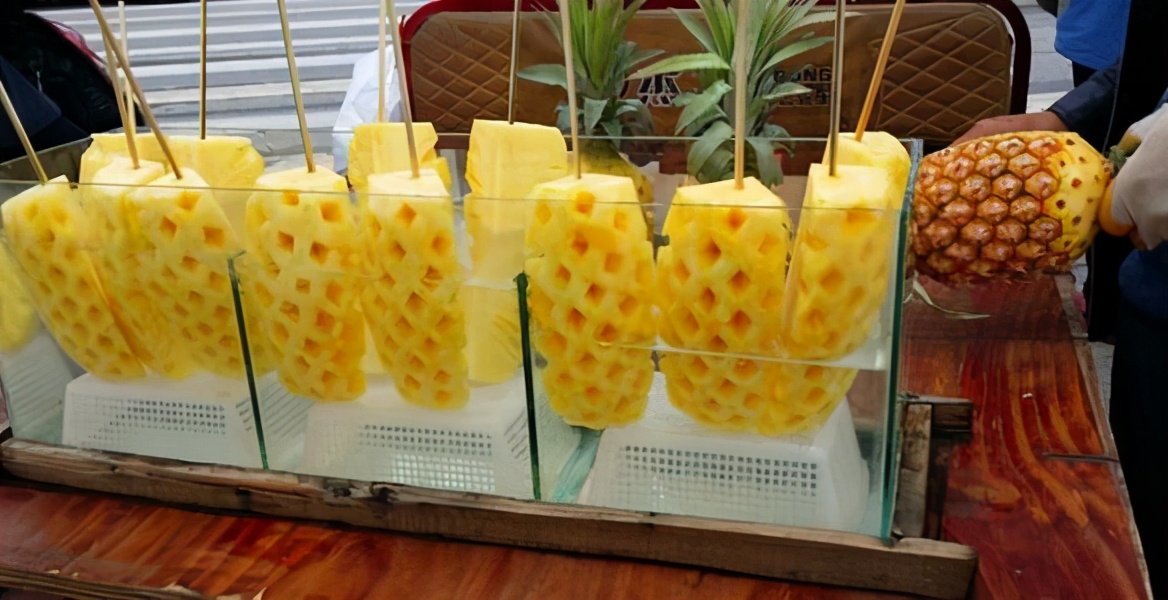 菠萝除了盐水还可以用什么泡,菠萝必须得用盐水泡几分钟