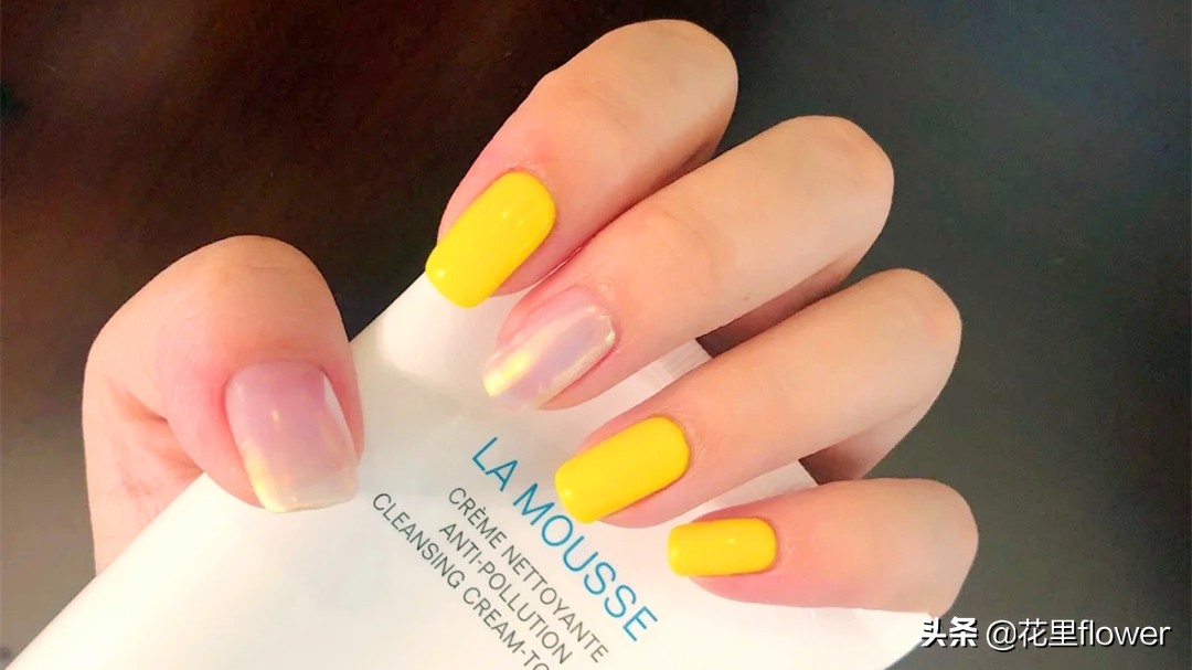 简单又大方的温柔系美甲超耐看,黄色美甲怎么搭配好看