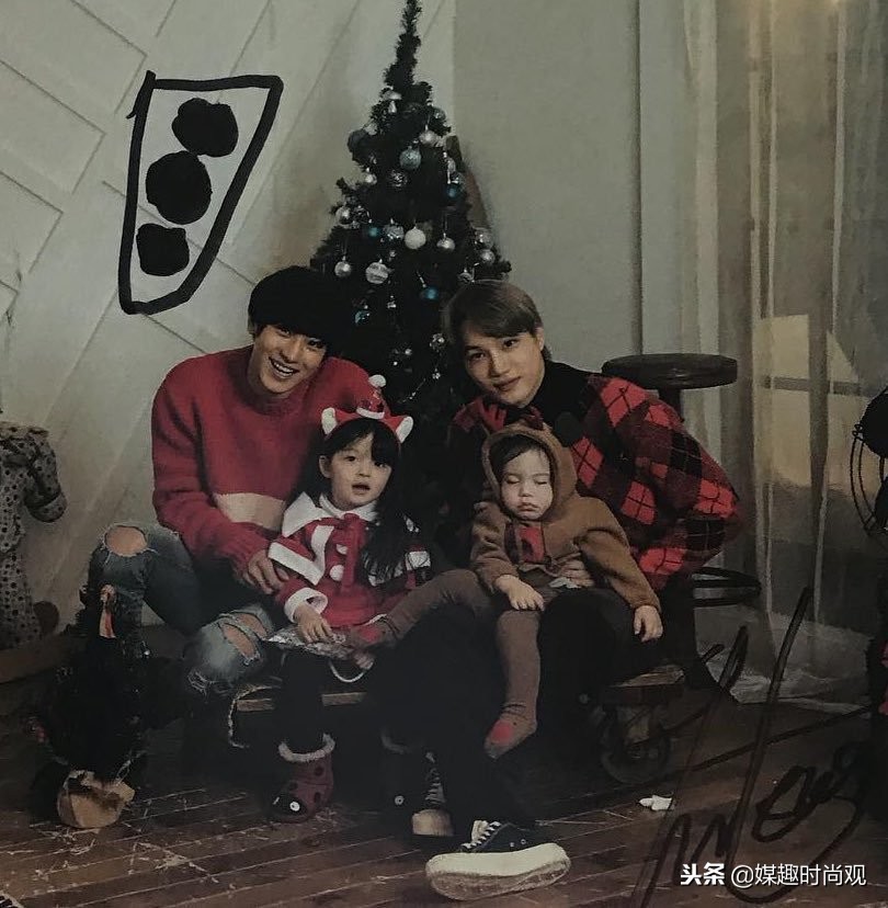 exo灿烈紧牵姐姐的手,exo灿烈照顾小孩