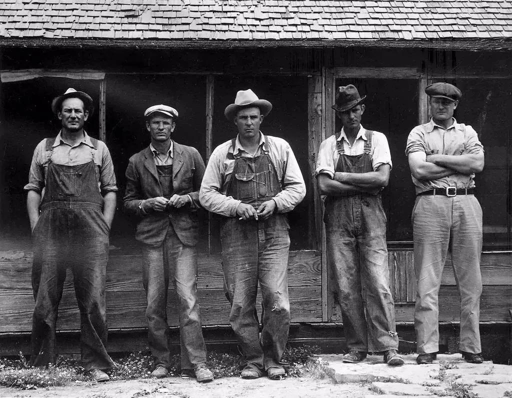 帅气有型还能解放双手,英军的货物短裤你值得拥有