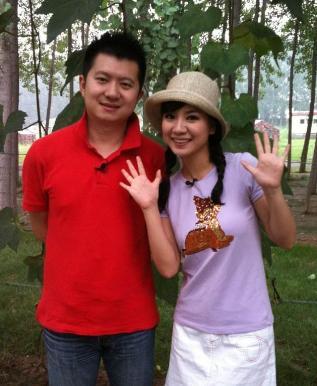 台上同为央视主持人，台下是真夫妻，恩爱幸福堪称天生一对