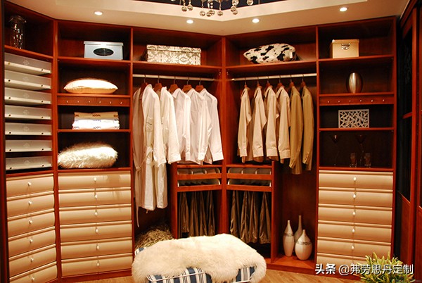 实木定制衣柜多少钱一平,实木家具衣柜定制价格