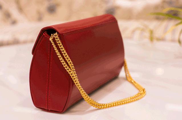 英国女王拿过的包包,英国伊丽莎白女王二世包包