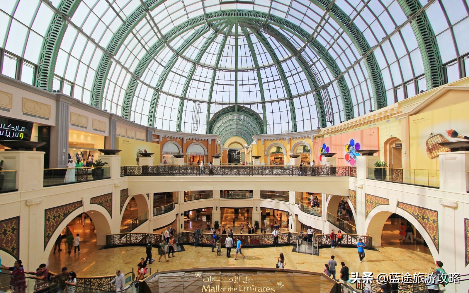 在迪拜奢华的购物中旅游和玩抖音,在迪拜购物是什么体验