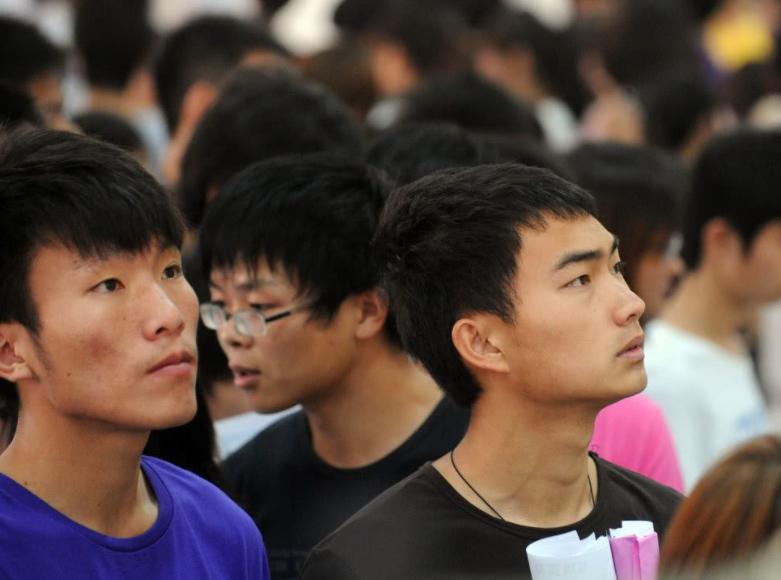 高考刚过二本线十分左右怎么报,高考成绩刚上线