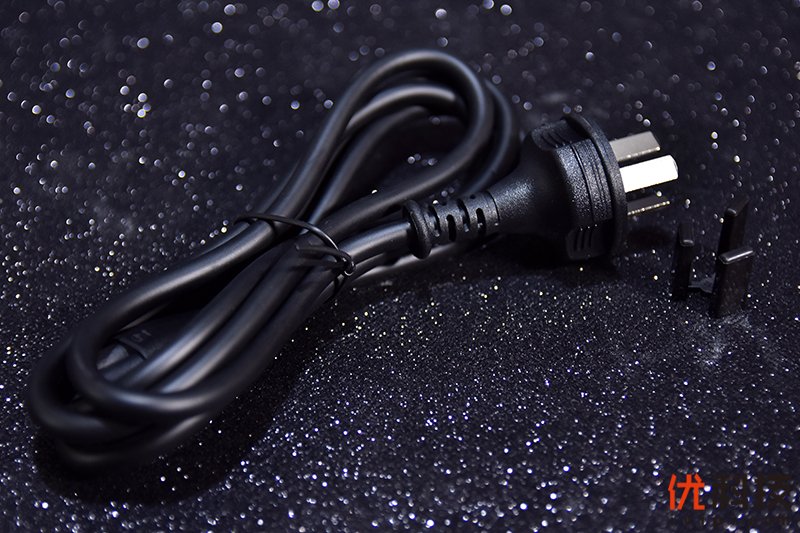 荣耀猎人v700风谷式散热,荣耀猎人游戏本v700i5款测评