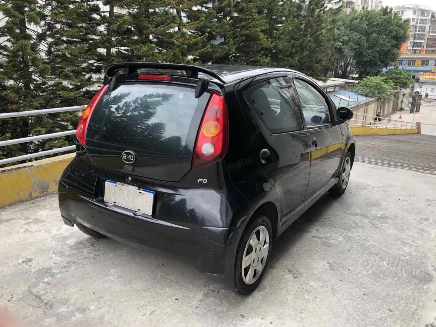 15年比亚迪f01.0自动是什么变速箱,13款比亚迪f0低配带无钥匙进入吗