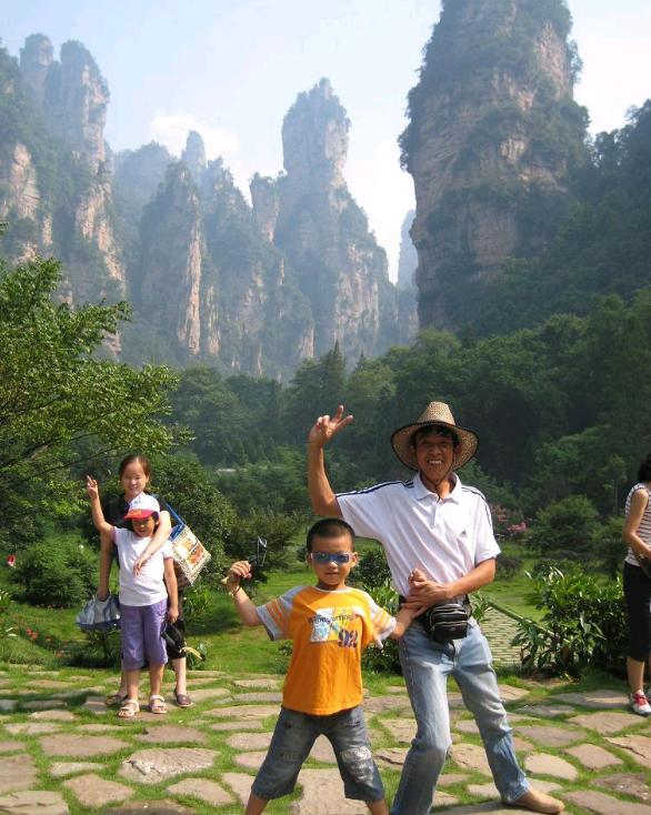 张家界离凤凰古城多远,张家界凤凰古城和湘西凤凰古城