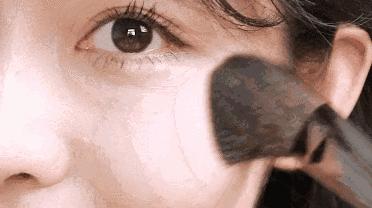 底妆卡粉怎么保湿,卡粉浮粉起皮脱妆怎么办