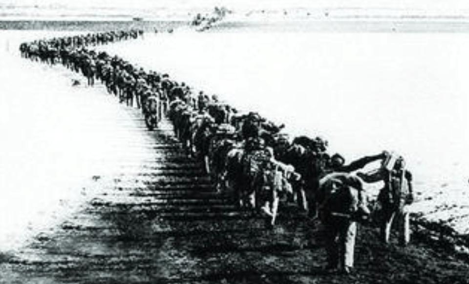 八旬老农带女儿进城看病，老伴不小心说漏嘴，才知是毛主席警卫员