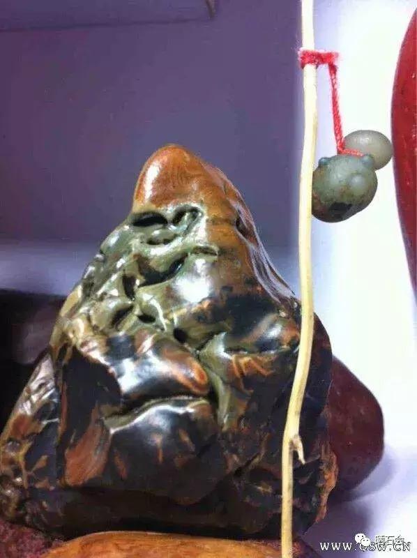 这些奇奇怪怪的奇石让人不忍直视,奇石每一件都是绝无仅有