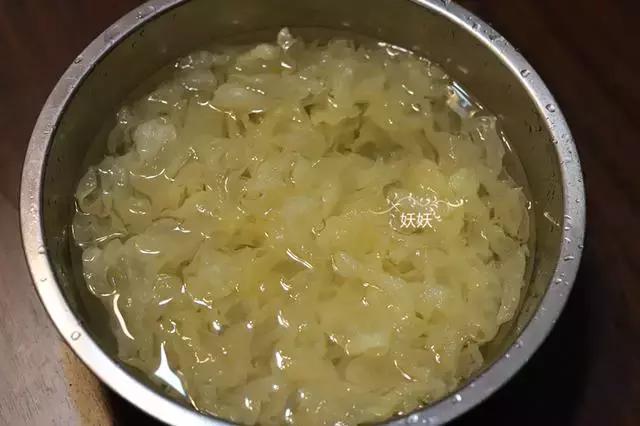 怎样煮银耳汤好喝又不粘稠,如何炖银耳汤才能软糯