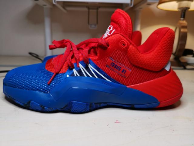 米切尔蜘蛛测评,阿迪达斯米切尔一代配色