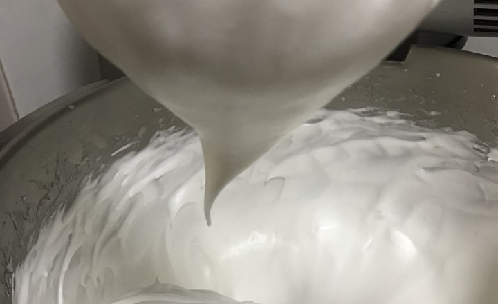 黑森林蛋糕配方教程,黑森林蛋糕如何烘焙