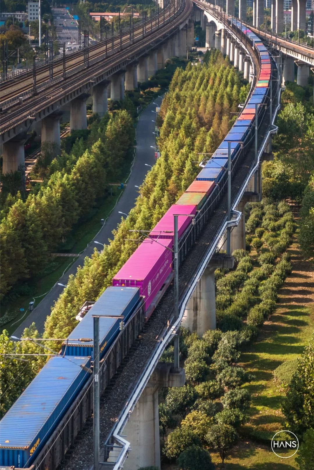 这里是青山，请长按保存