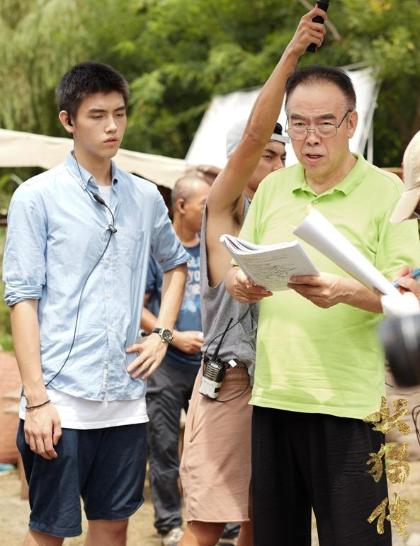 撤侨令出，陈凯歌骑虎难下，成龙为认祖归宗的房祖名挽口碑