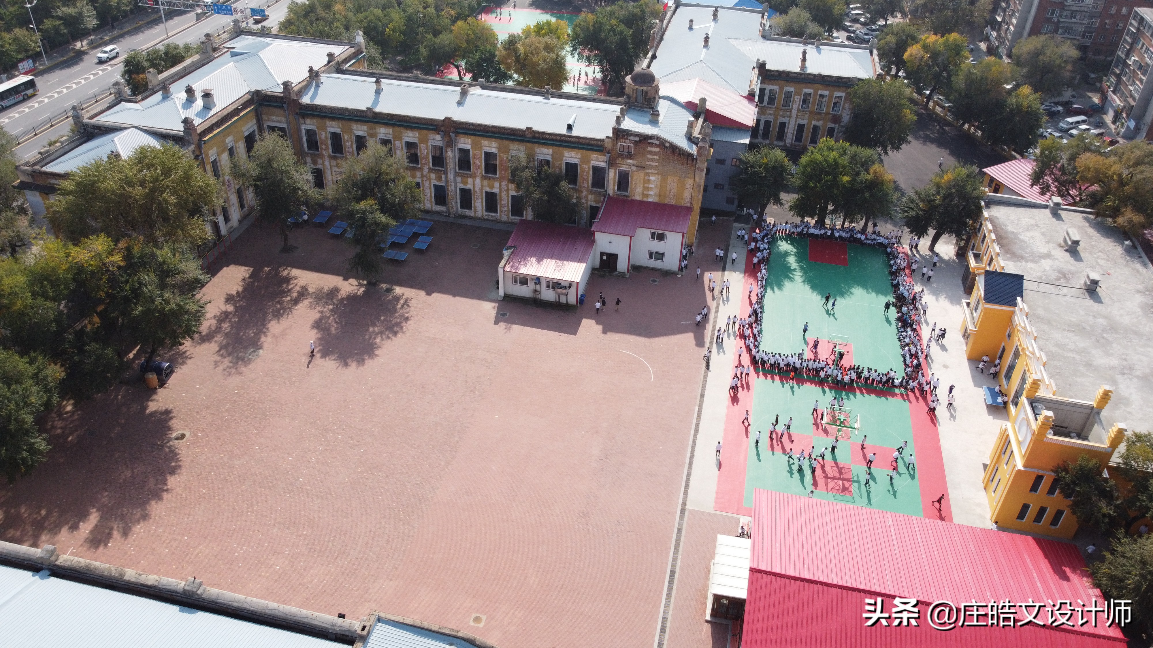 西大直街53号工大附中所在的百年建筑,曾经是哈尔滨第一所大学