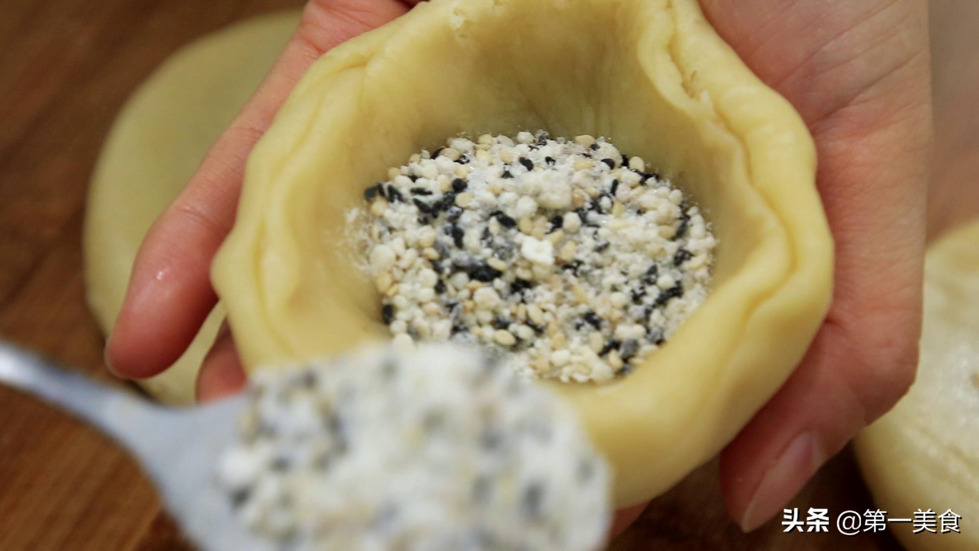 想吃烧饼自己在家做,油酥烧饼怎么烤才酥