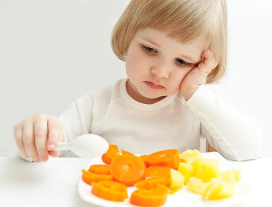 老人不吃饭能强行喂饭吗,宝宝不吃饭要强行喂饭吗