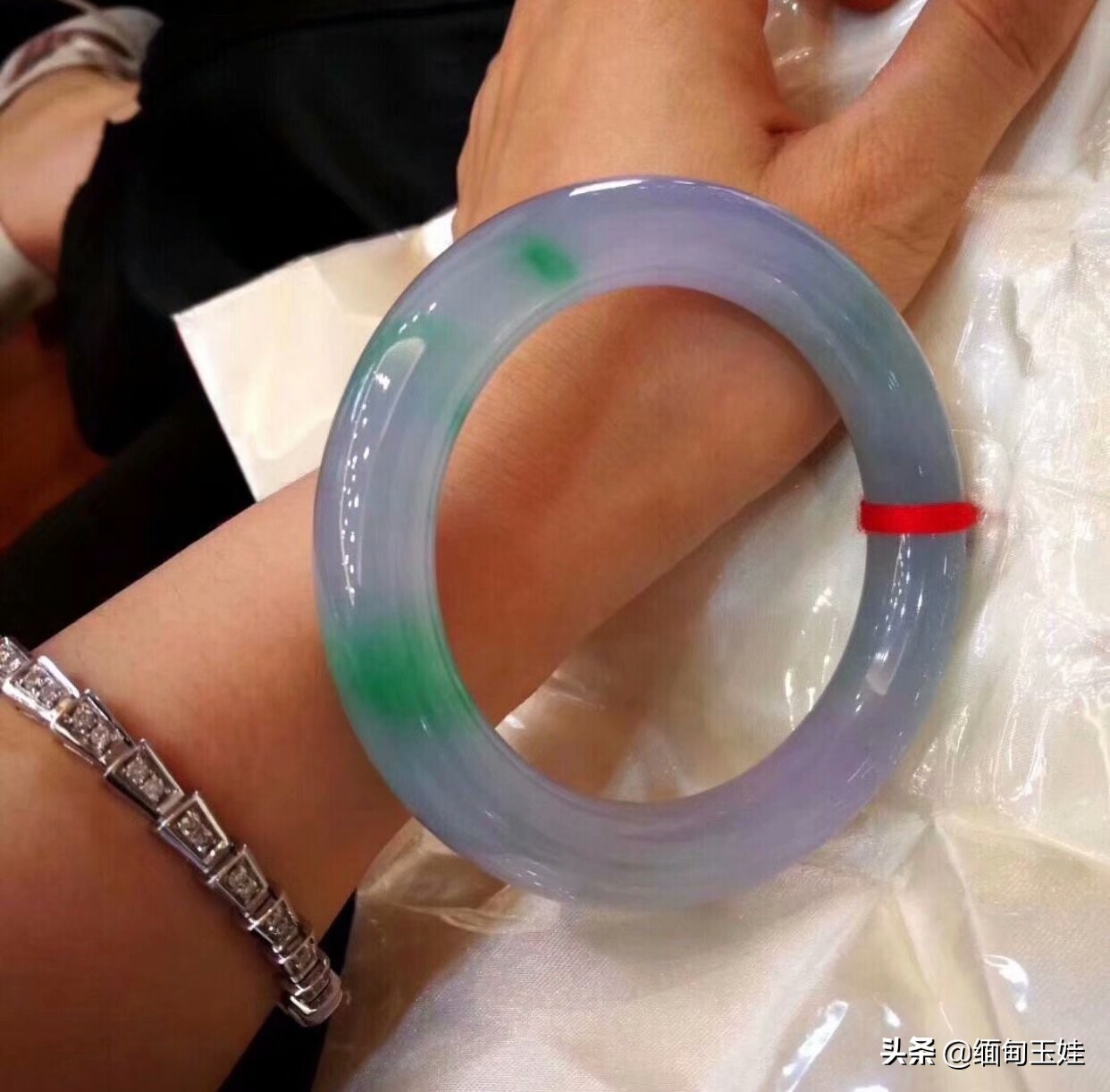 买手镯怎么还有手工费,买手镯省钱技巧视频