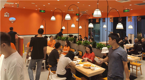 普通人加盟酸菜鱼品牌好吗？这3点优势，吸引了很多人